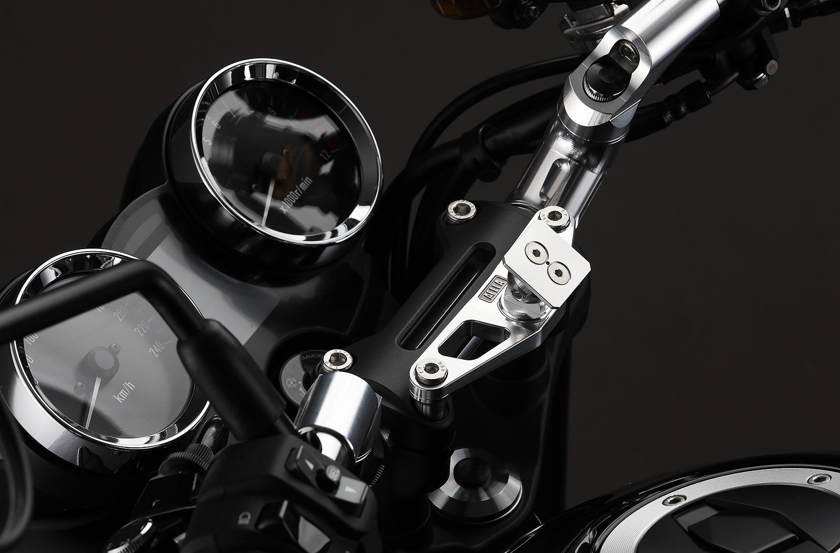 AELLA Smart Phone Stay for Kawasaki Z900RS / Cafe AELLA Smart Phone Stay for Kawasaki Z900RS / Cafe